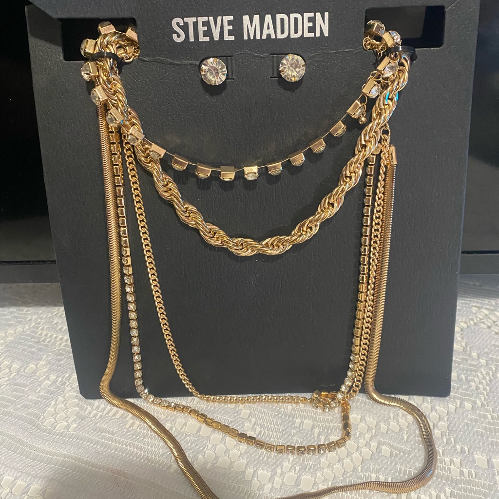 Steve Madden Gold Multi-Layer Necklace Set 8$